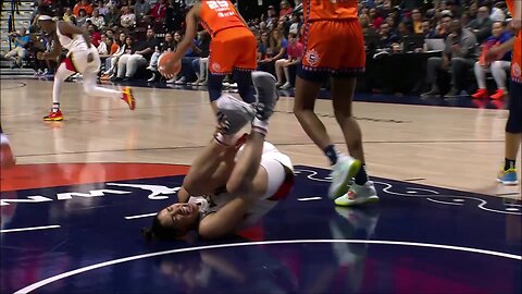 🤔 Retaliation? Kelsey Plum Hurts Ankle By Hayes, Then Teammate BULLDOZES Hayes 1 Min Later | LV Aces