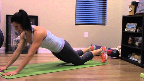 Missi Holt: Sphinx Push-Up