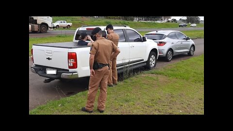 Ao encontrar marido em motel de Cascavel, mulher fura proteção de caminhonete e se recusa a sair