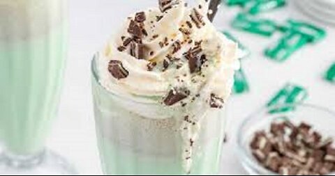 Mint Chocolate Chip Milkshake Recipe - Restaurant style Choco Milkshake at Home