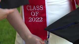 Graduating college seniors prepare to enter workforce amid rising inflation