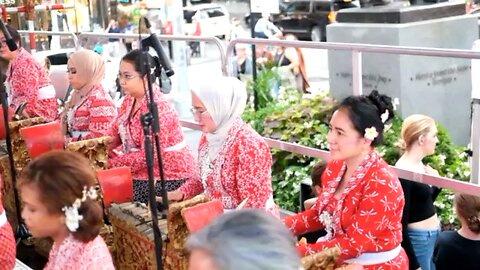 GAMELAN BALI SHOW IN TIMES SQUARE || Nice voice from Indonesia