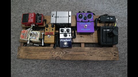 I made a DIY pedalboard from a leftover wooden pallet. Zip ties used instead or velcro