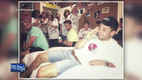 Baker Mayfield recreates classic Brett Favre draft photo