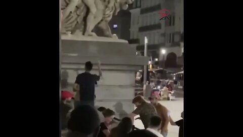 Moment Irish tourist damages statue outside Brussels Stock Exchange the day after it was unveiled