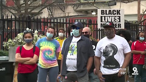 Crowd gathers in Washington Park on the 20-year anniversary of Timothy Thomas's death