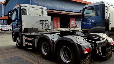 Menyambung Trailer dengan Tractor Head Man