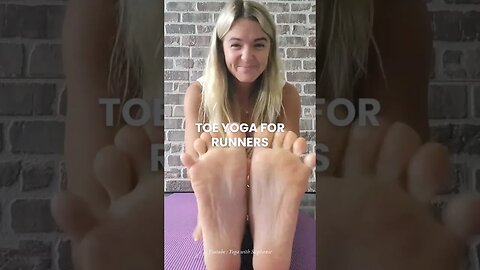 Toe Stretch for Runners #yoga #runnerstretch #toestretch #feetlove #yogawithstephanie