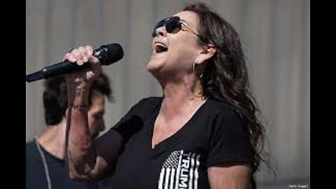 Grammy Winner Gretchen Wilson Endorses Trump at Rally