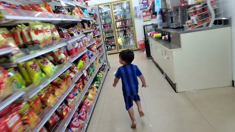 baby makes a literal late night 7-Eleven "run"