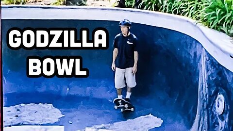 MOST INSANE BACKYARD POOL! #poolskateboarding #poolskating #skateboarding #bowlskating #tobyburger