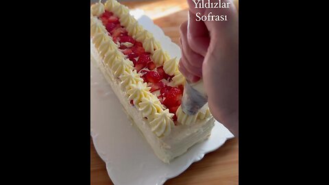 STRAWBERRY BATON CAKE