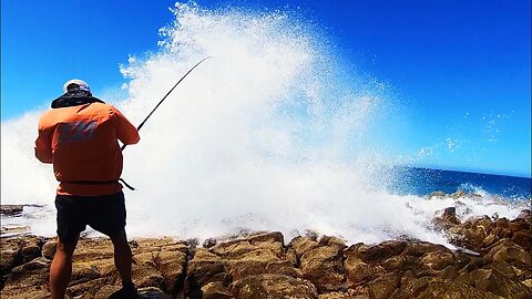 NOT an EASY SPOT TO FISH! THIS CAN GET DANGEROUS! Big Bronze whaler shark Bait demo!