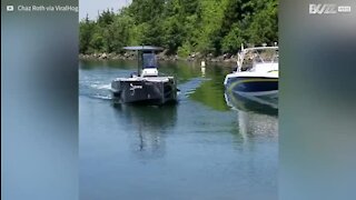 Ce bateau est aussi à l'aise sur l'eau que sur la route