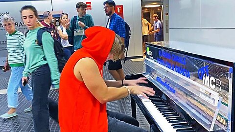 PIRATES OF THE CARIBBEAN METROSTATION PIANO PERFORMANCE BARCELONA