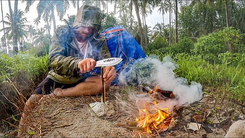 SOLO CAMPING - Abandoned Tropical Island