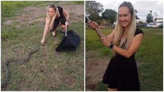 Brave and beautiful! Woman captures a snake!