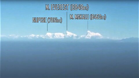 L'EVEREST È VISIBILE NELLA ROTTA AEREA DA BANGKOK A DUBAI AD UNA DISTANZA DI 985KM