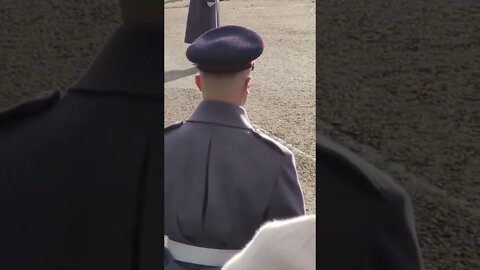 The King's Guards shouts. #buckinghampalace