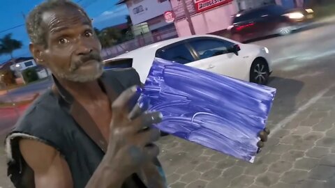 Homeless does stunning street art with his fingers in under 3 minutes 😲