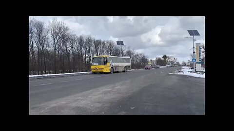 🇺🇦Graphic War🔥Convoy Fleeing Families Sumy, Ukraine Buses are Going to Green Corridor #Shorts