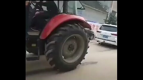 Race between Tractor and Land Cross 😅🤣