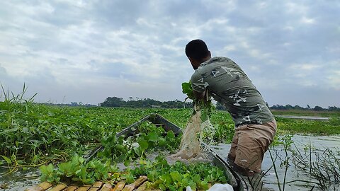 Really amazing Fishing from A Drowned Boat best Traditional Fishing