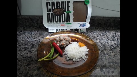 Estrogonofe de carne de soja com champignon e alho poro