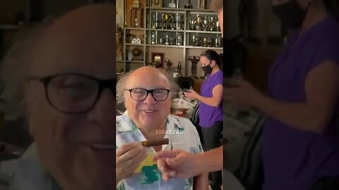 Arnold Schwarzenegger Gifts Danny Devito A Cigar #theburndownpodcast #cigars #cigarlife #like