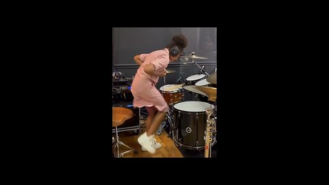 Dance Riah - Praise Break - Female Drummer