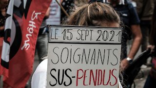 Lits fermés, postes suspendus, actions juridiques possible? | Manif de soignants à Paris