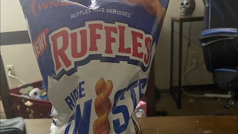 NEW RUFFLES TWISTS SMOKEY BBQ-TASTE TEST