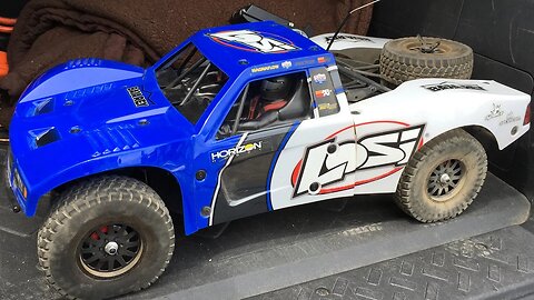 Losi Baja Rey RC Truck Bashing - Losi 1/10 Scale Baja Rey 4WD Desert Truck with AVC