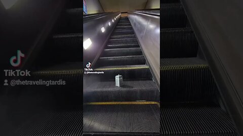 🎶 #TARDIS VS #ESCALATOR #FIFTHDIMENSION #UPUPANDAWAY #DOCTORWHO #TRAVELINGTARDIS #SUBSCRIBE #SHORTS