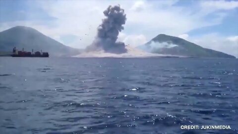 5 Monster Volcano Eruptions Caught On Camera