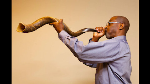 BLOWING THE SHOFAR - POWERFUL! Thursday Evening April 15, 2021