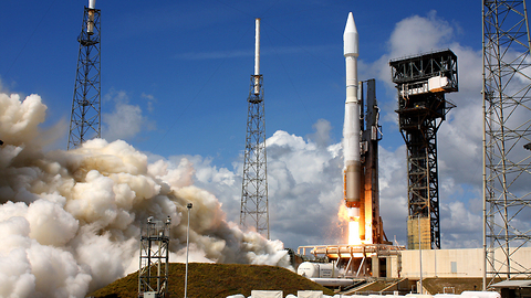 OA 7 S.S. John Glenn Cygnus spacecraft thunders of pad on Atlas V rocket!