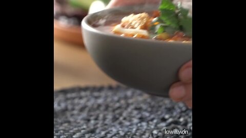 Caldo Tlalpeño con Chicharrón