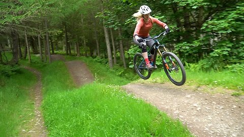 JUMPS & DROPS AT GLENTRESS MTB BIKEPARK NEAR PEEBLES, SCOTLAND