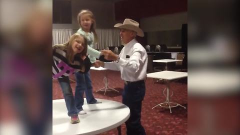 Funny Girl Photobombs Her Sister’s Dance