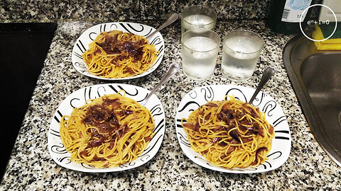 +11 002/004 001/013 001/007 spaghetti with red onions · dialectical veganism winter +11ME 001