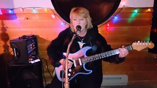 Leavin' On Your Mind- Patsy Cline cover by Cari Dell / female lead guitarist from Austin, Texas