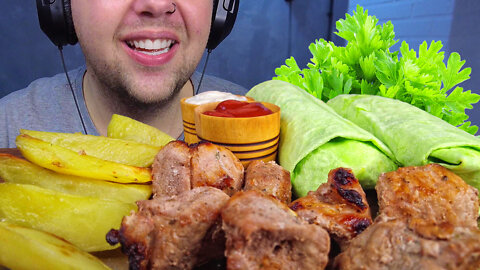 ASMR EATING SHISH KEBAB WITH FRIED POTATOES AND GREEN BURRITO WITH MEAT (EATING WITH HANDS)