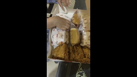 Testy and delicious 😋 kfc food