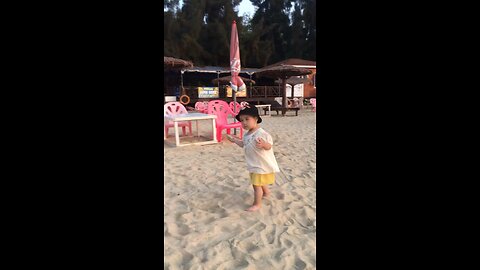 A lovely kid in hainan island