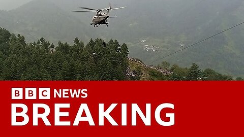 Pakistan cable car rescue under way for eight people trapped - BBC News