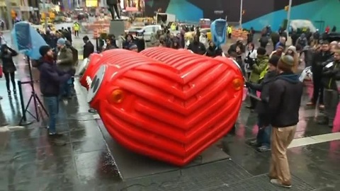 Giant heart beats in Times Square