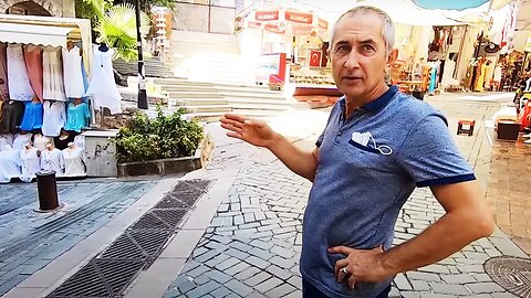 This man will give you FREE Turkish tea in Antalya market 🇹🇷