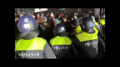 NETHERLANDS - 🚨 Police Block In Protester And Beat Them Savagely