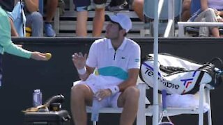 Tennis player asks ball girl to peel his banana